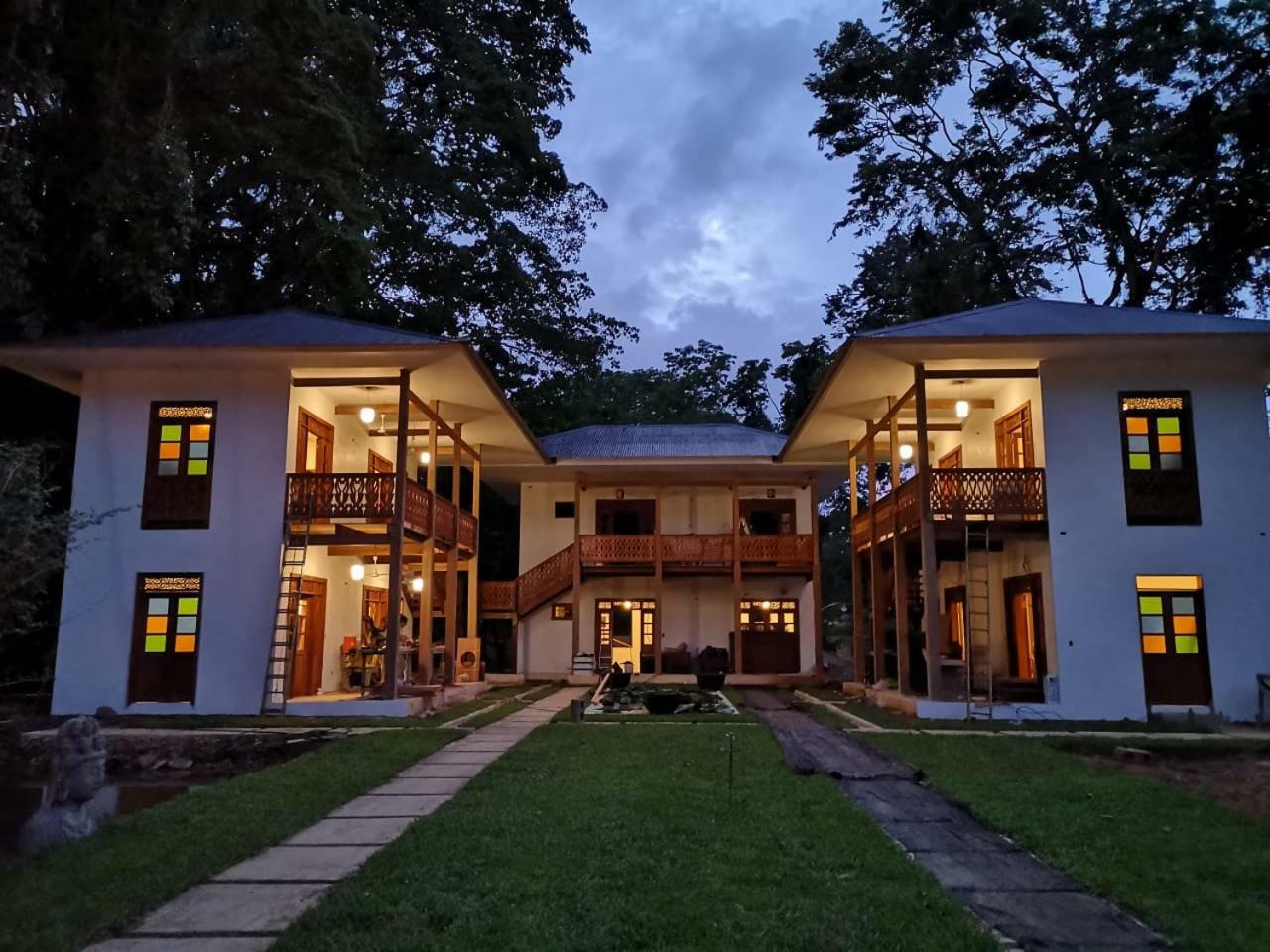 Lanna Ban Hotel Puerto Viejo de Talamanca エクステリア 写真